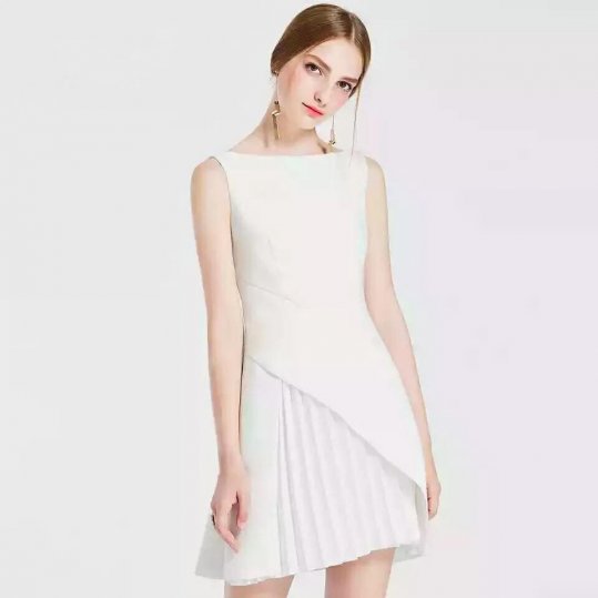 Đầm trắng phối xếp li